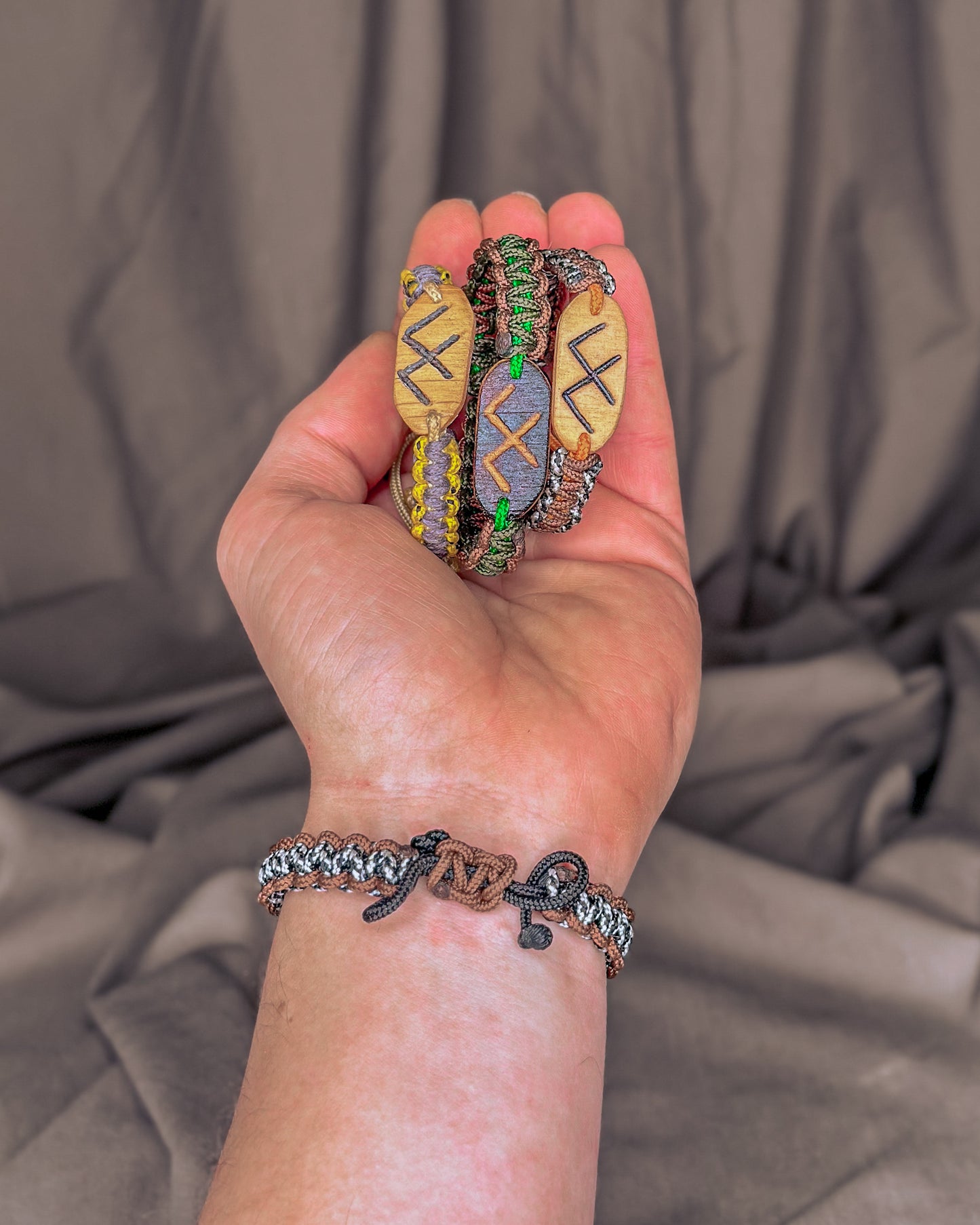 "Žirgeliai" Baltų apyrankė