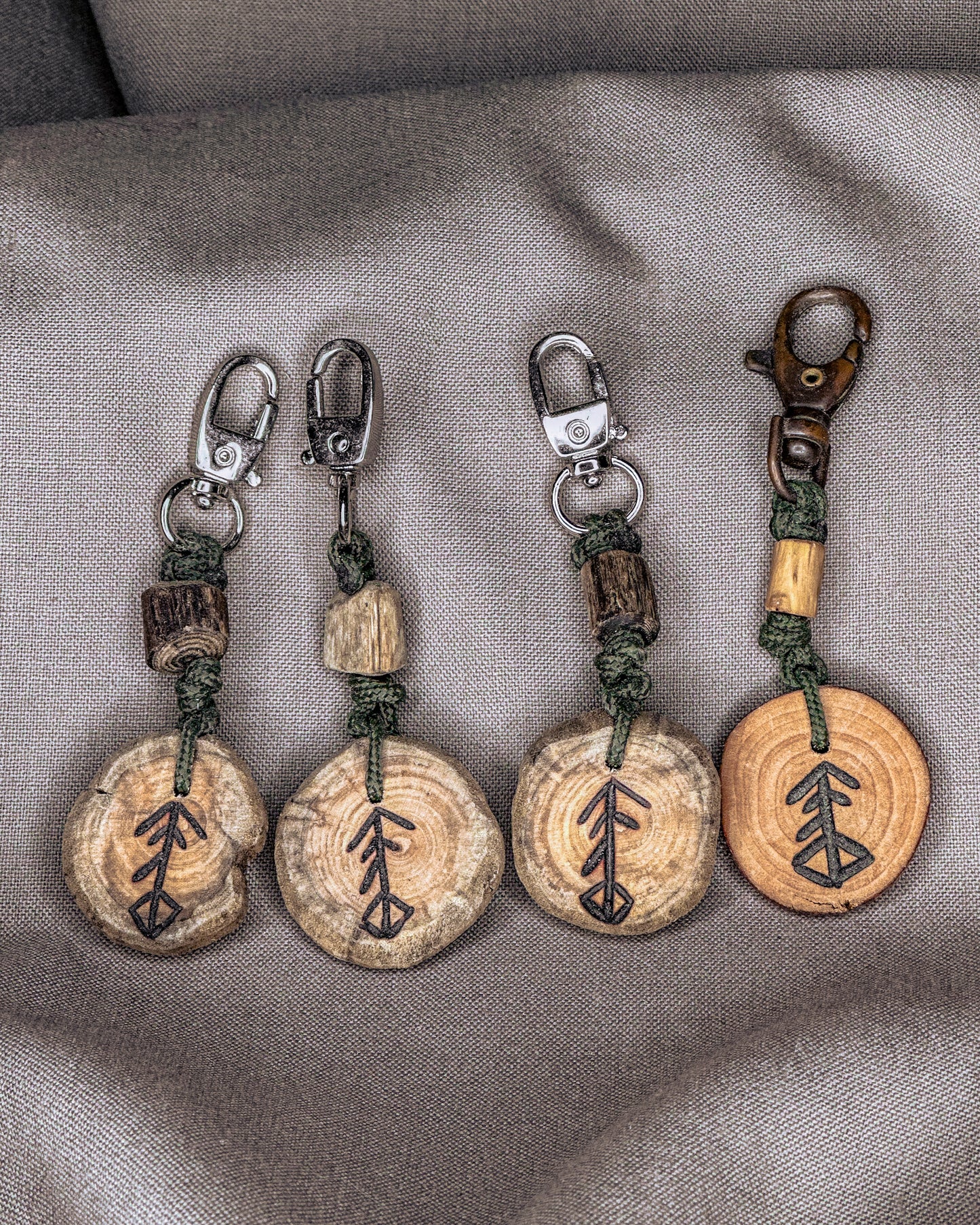 Vikingų runų pakabukai