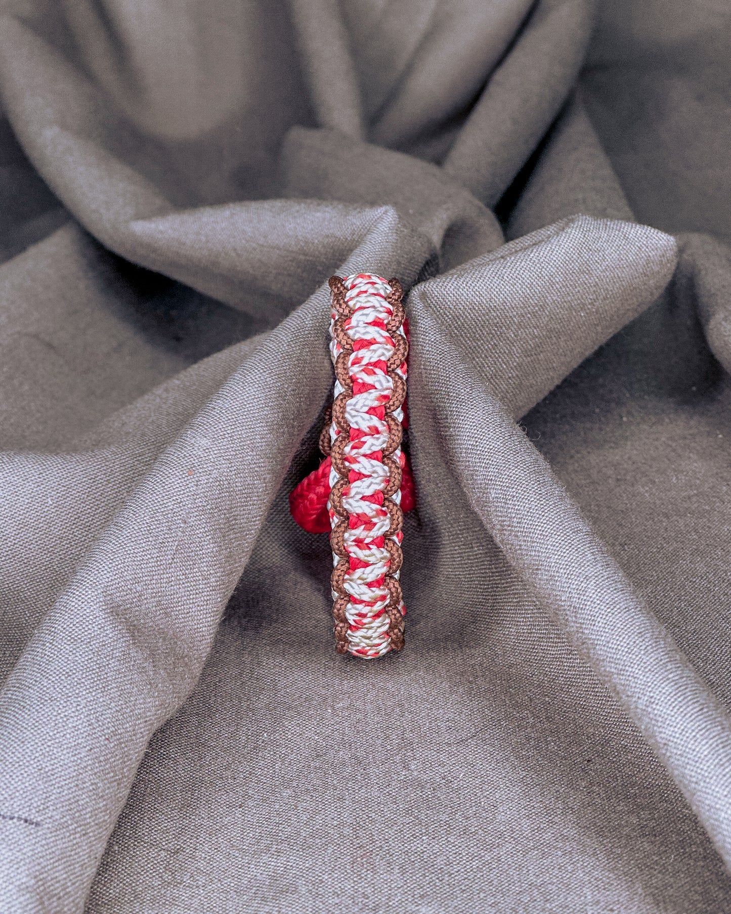 Dvispalvė apyrankė