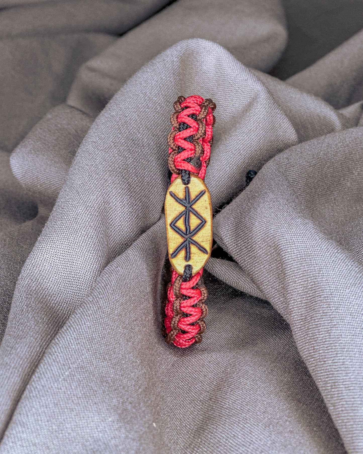 Apsaugos Vikingų runų apyrankė