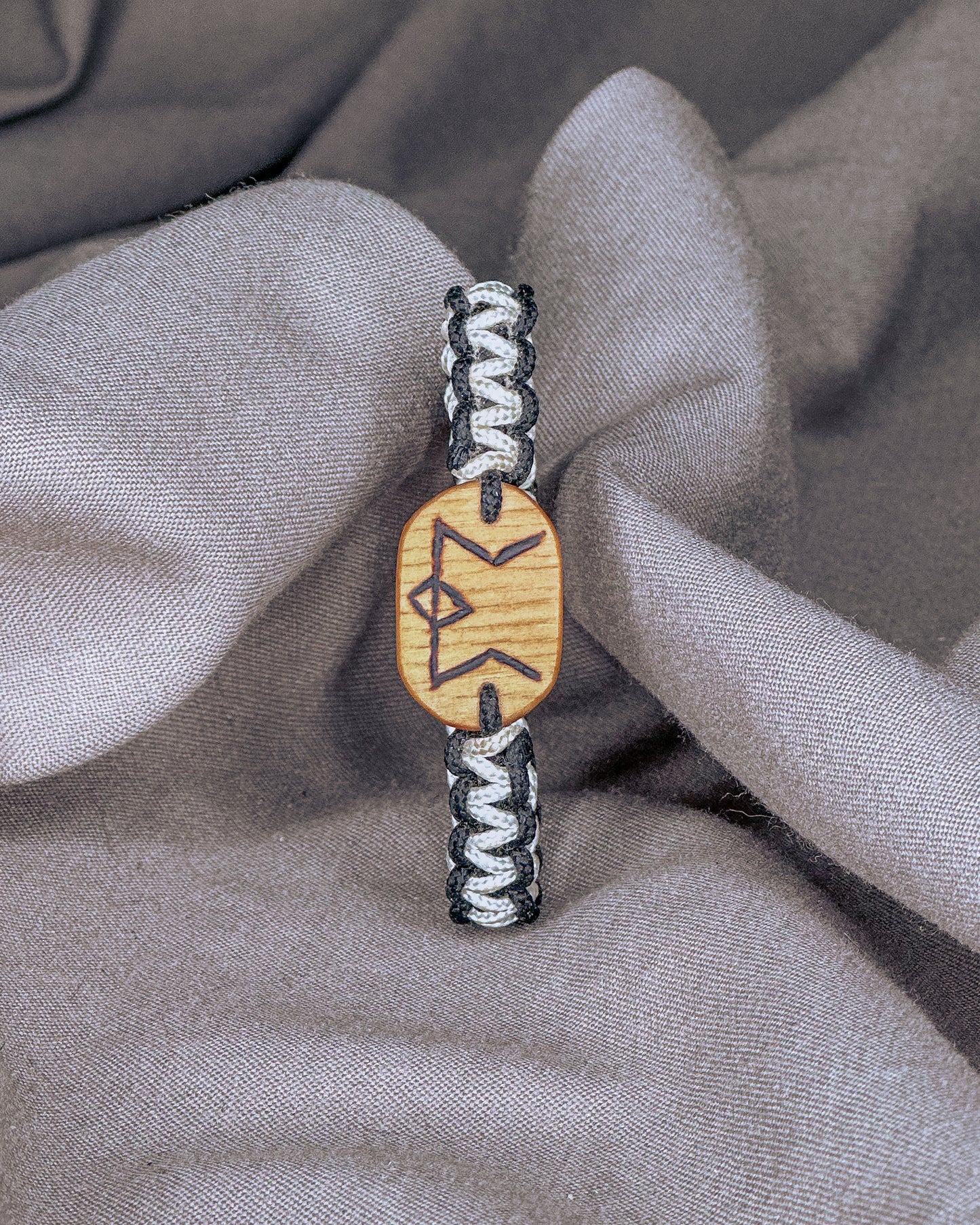 Rizikos Vikingų runų apyrankė