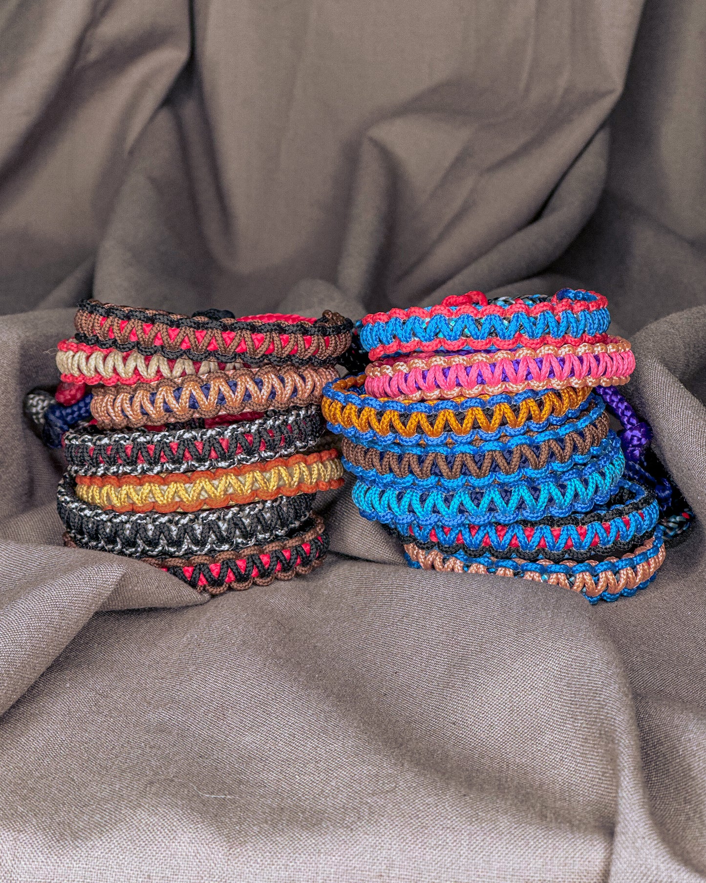 Dvispalvė apyrankė