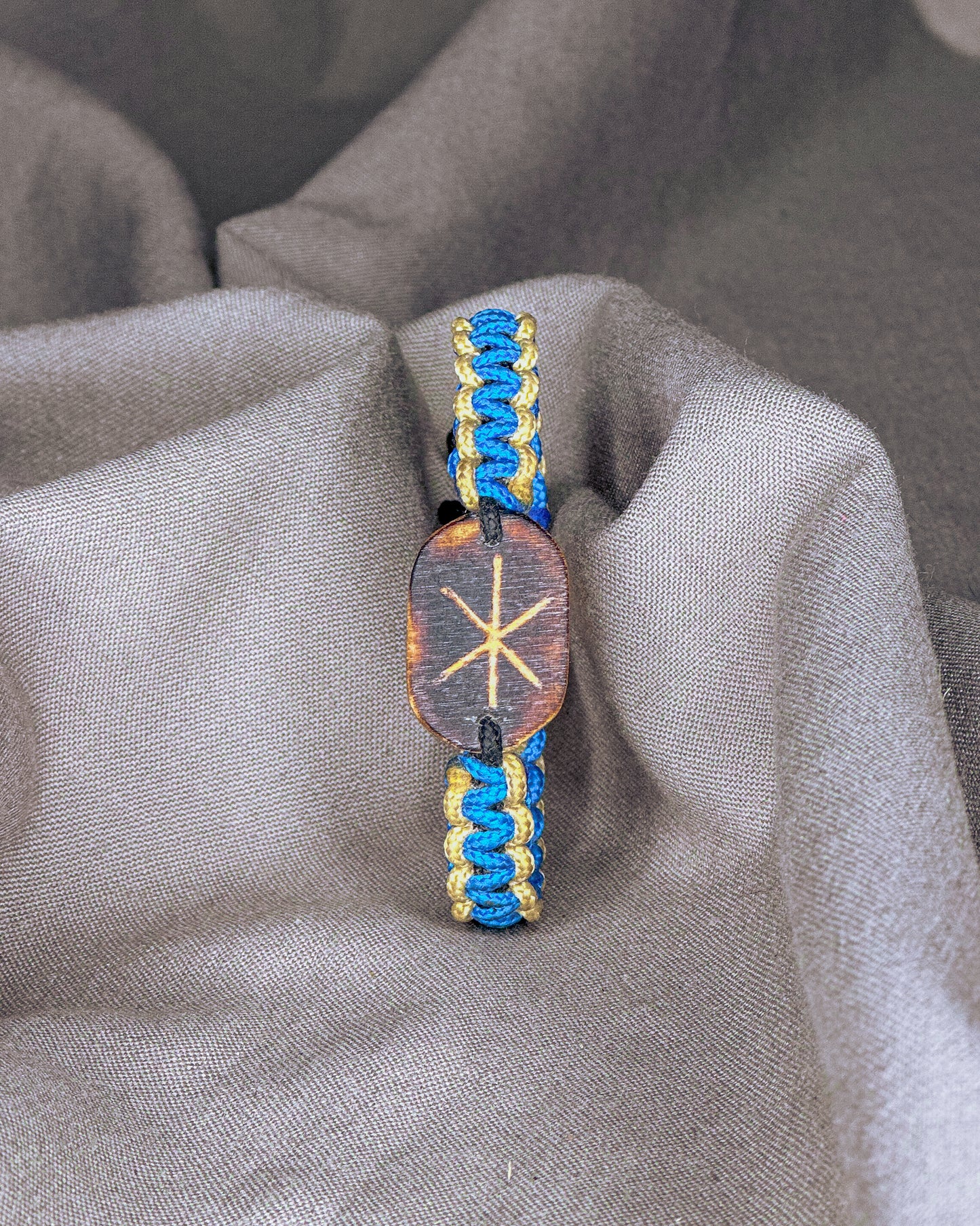 Stiprybės Vikingų runų apyrankė