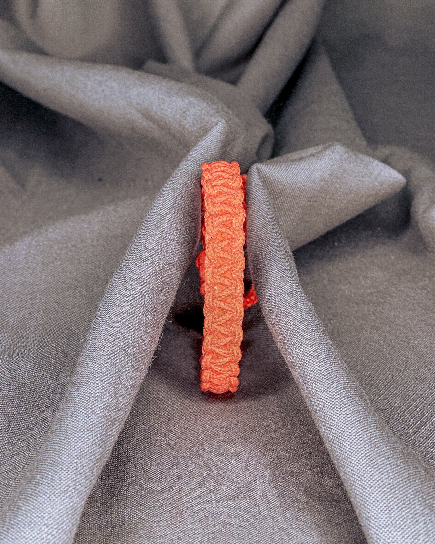 Vienspalvė apyrankė