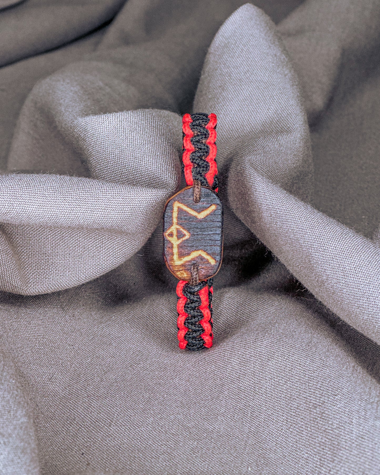 Rizikos Vikingų runų apyrankė