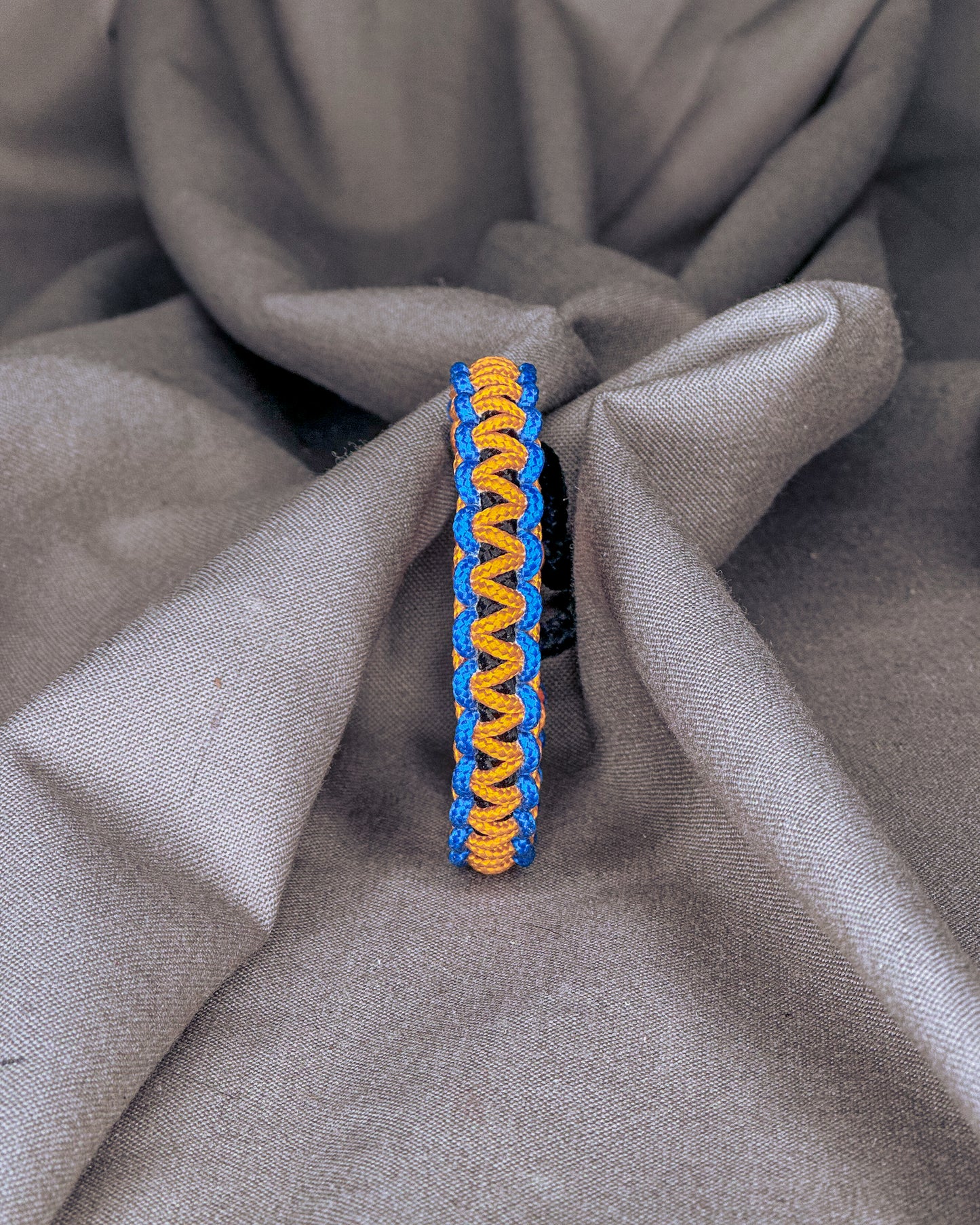 Dvispalvė apyrankė