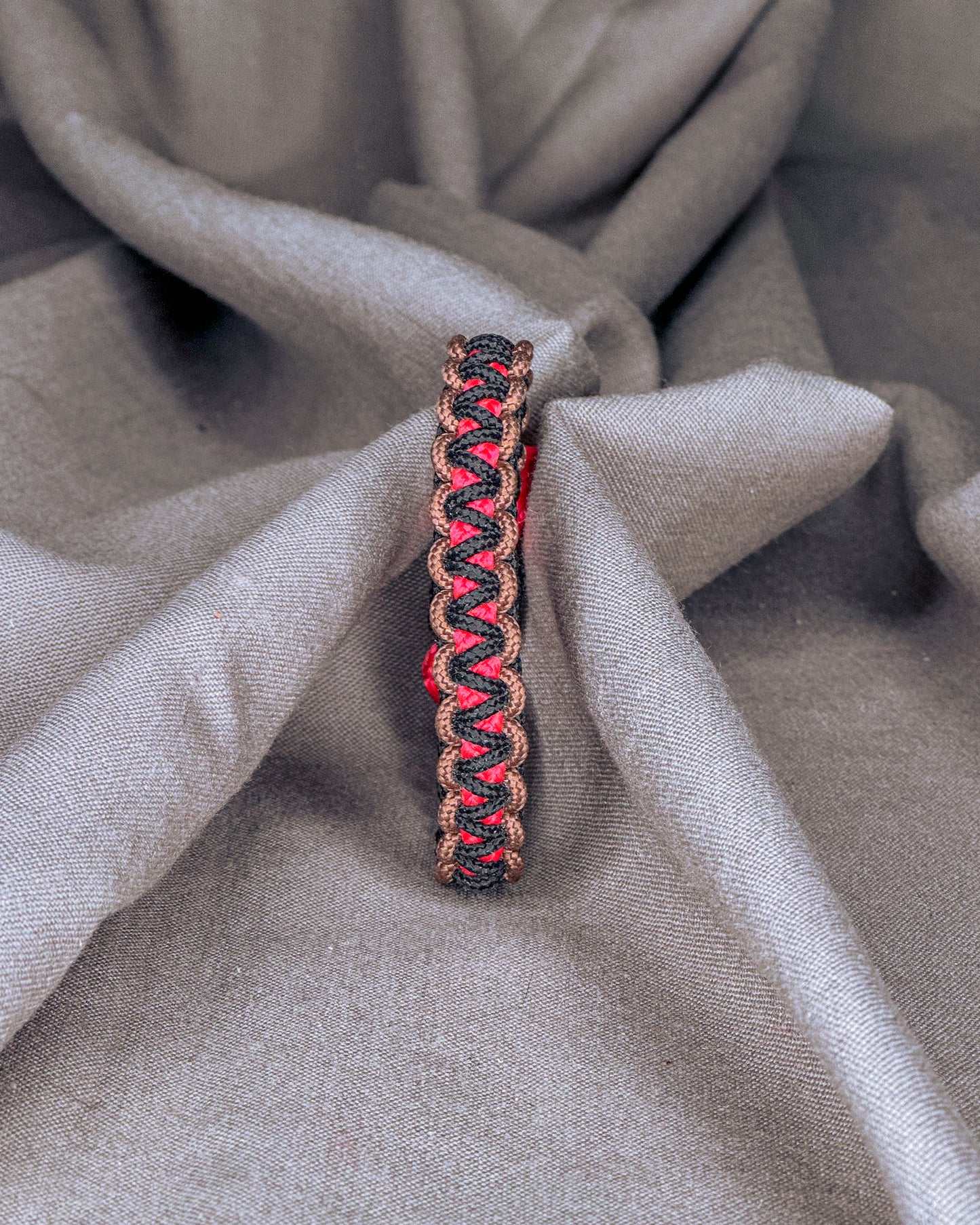 Dvispalvė apyrankė