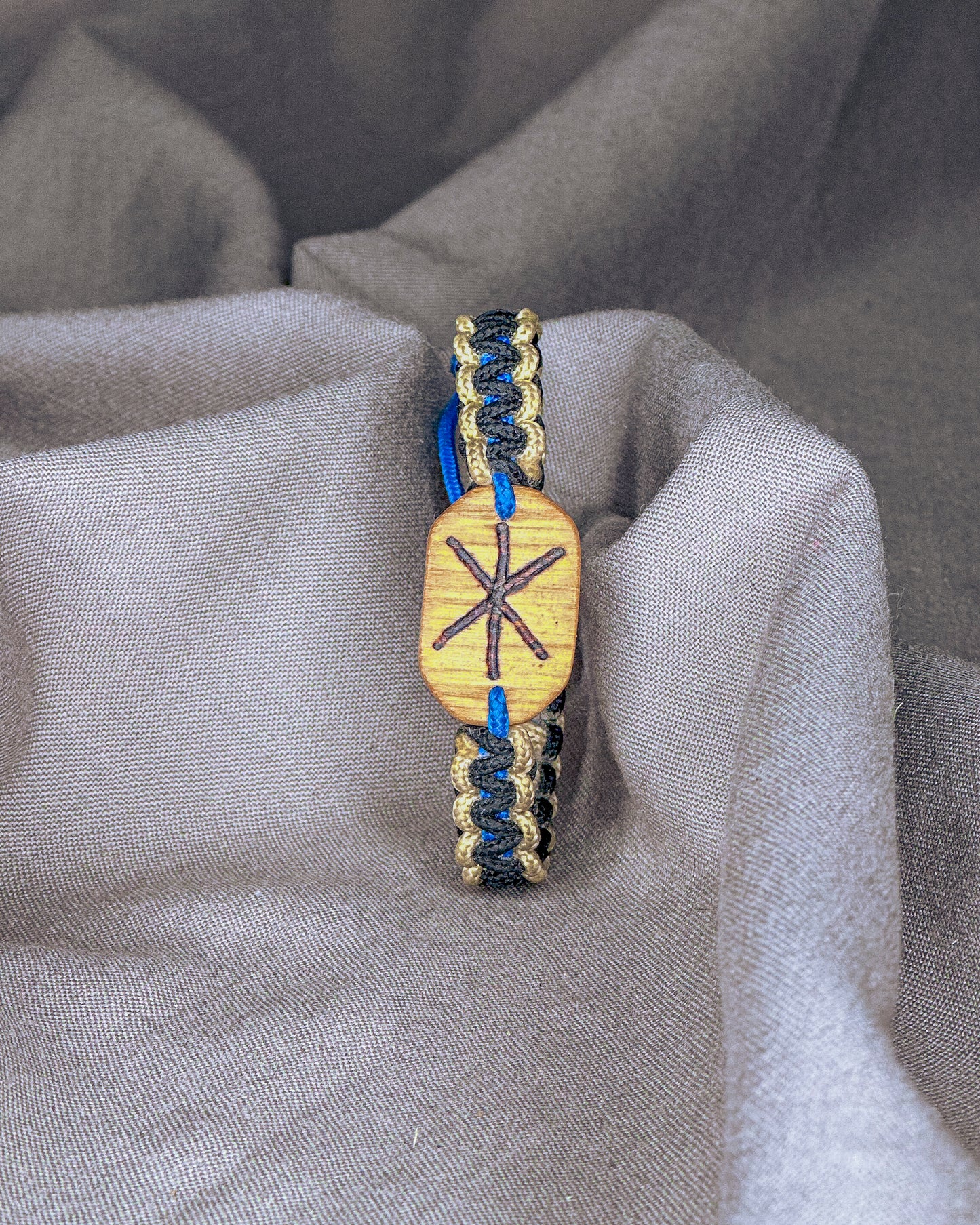 Stiprybės Vikingų runų apyrankė