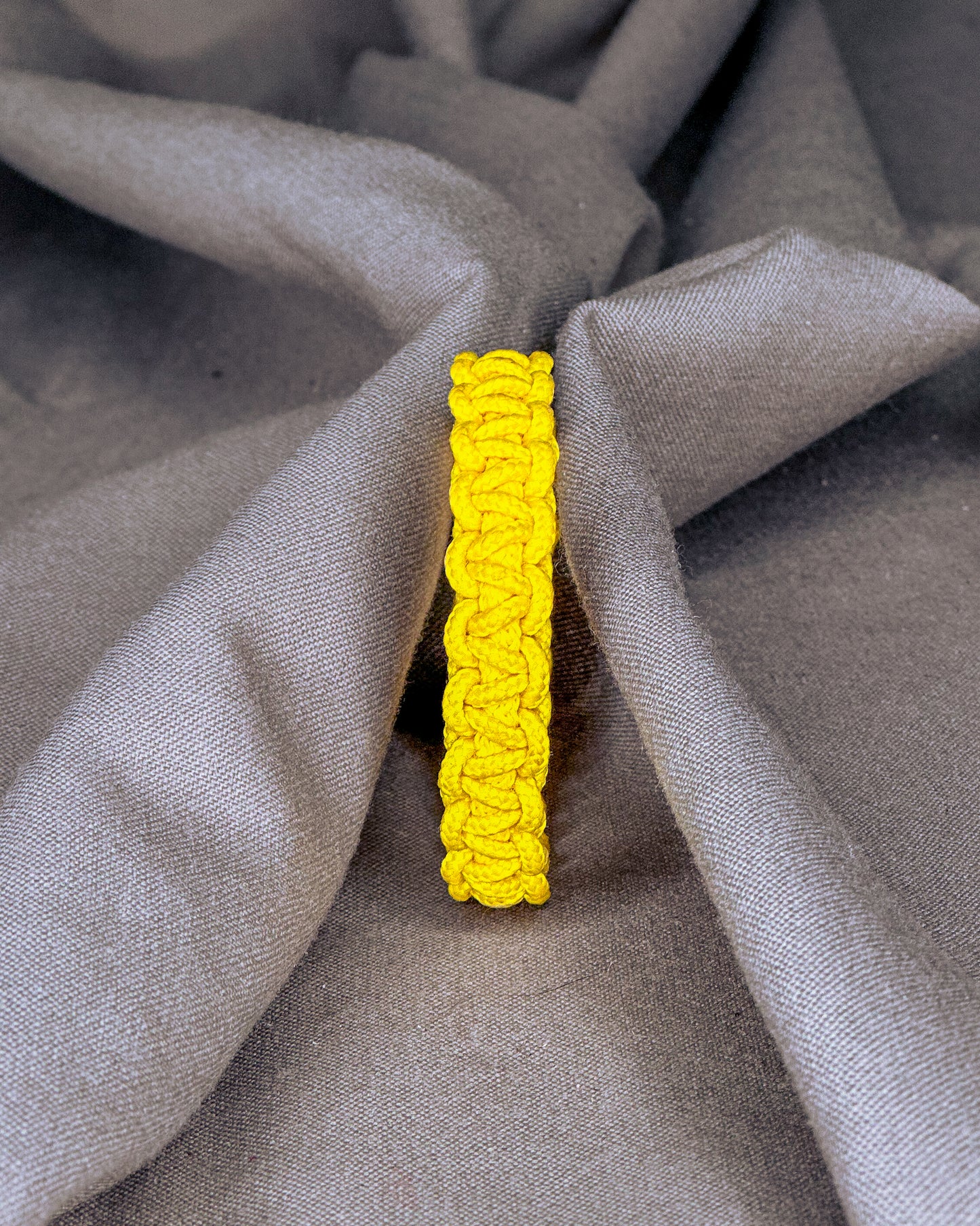 Vienspalvė apyrankė