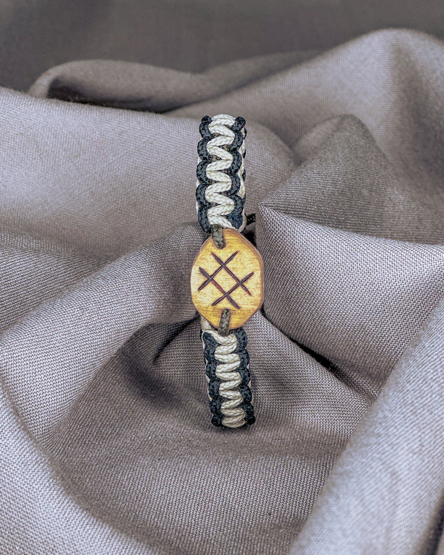 "Gyvybės medis" Baltų apyrankė