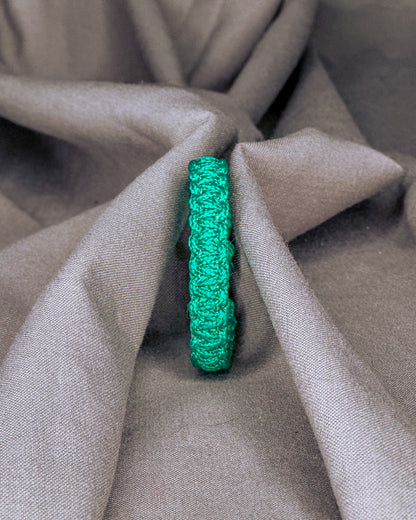 Vienspalvė apyrankė