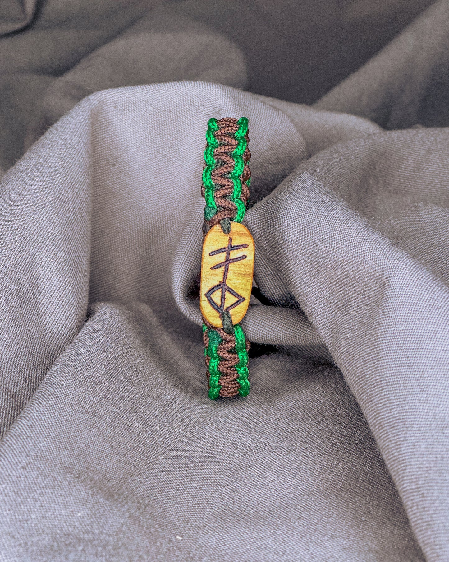 Kūrybos Vikingų runų apyrankė