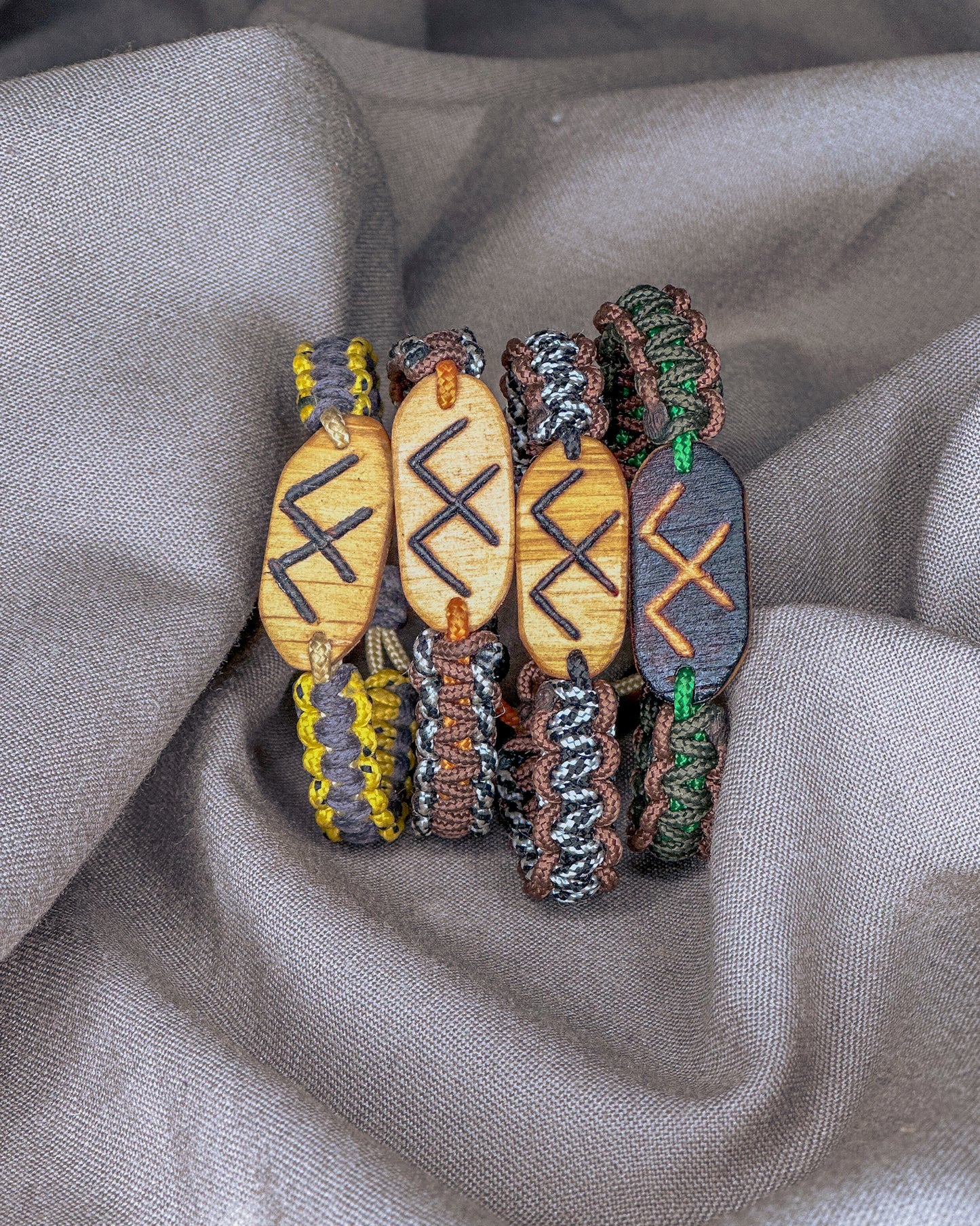 "Žirgeliai" Baltų apyrankė