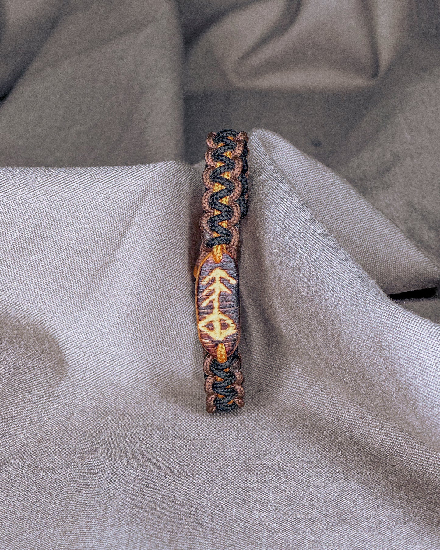 Muzikos Vikingų runų apyrankė