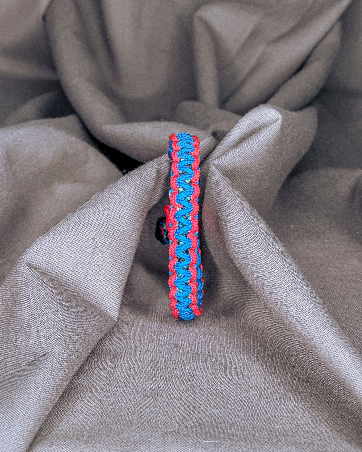 Dvispalvė apyrankė