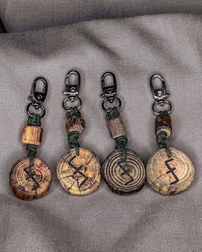 Baltų simbolių pakabukai