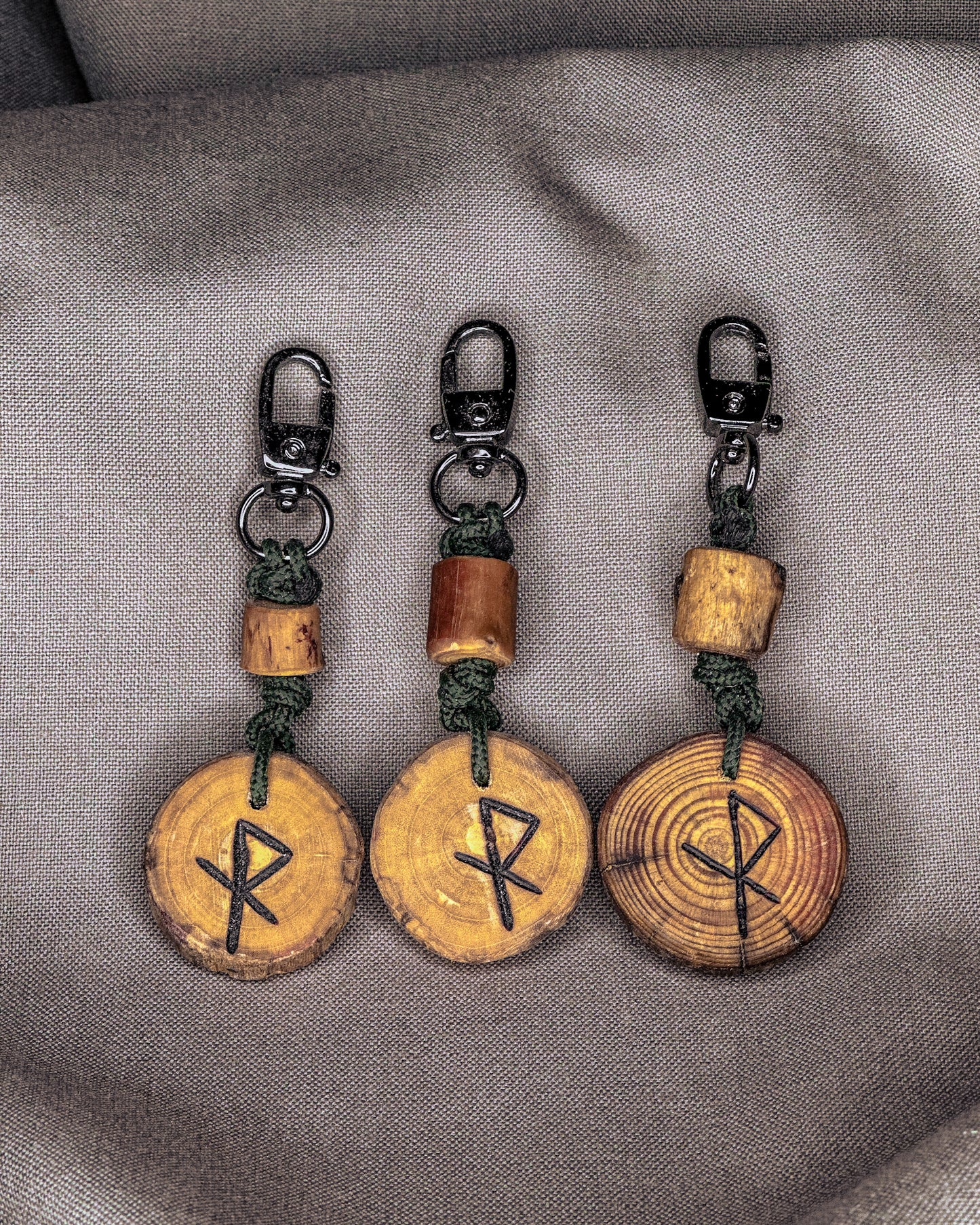 Vikingų runų pakabukai