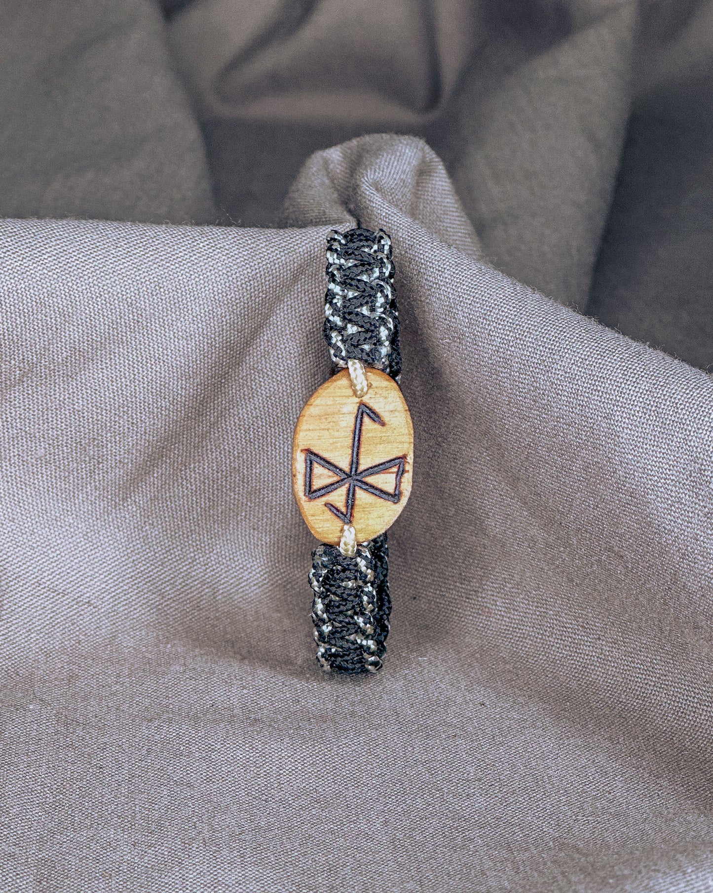 Dvasinio augimo Vikingu runų apyrankė