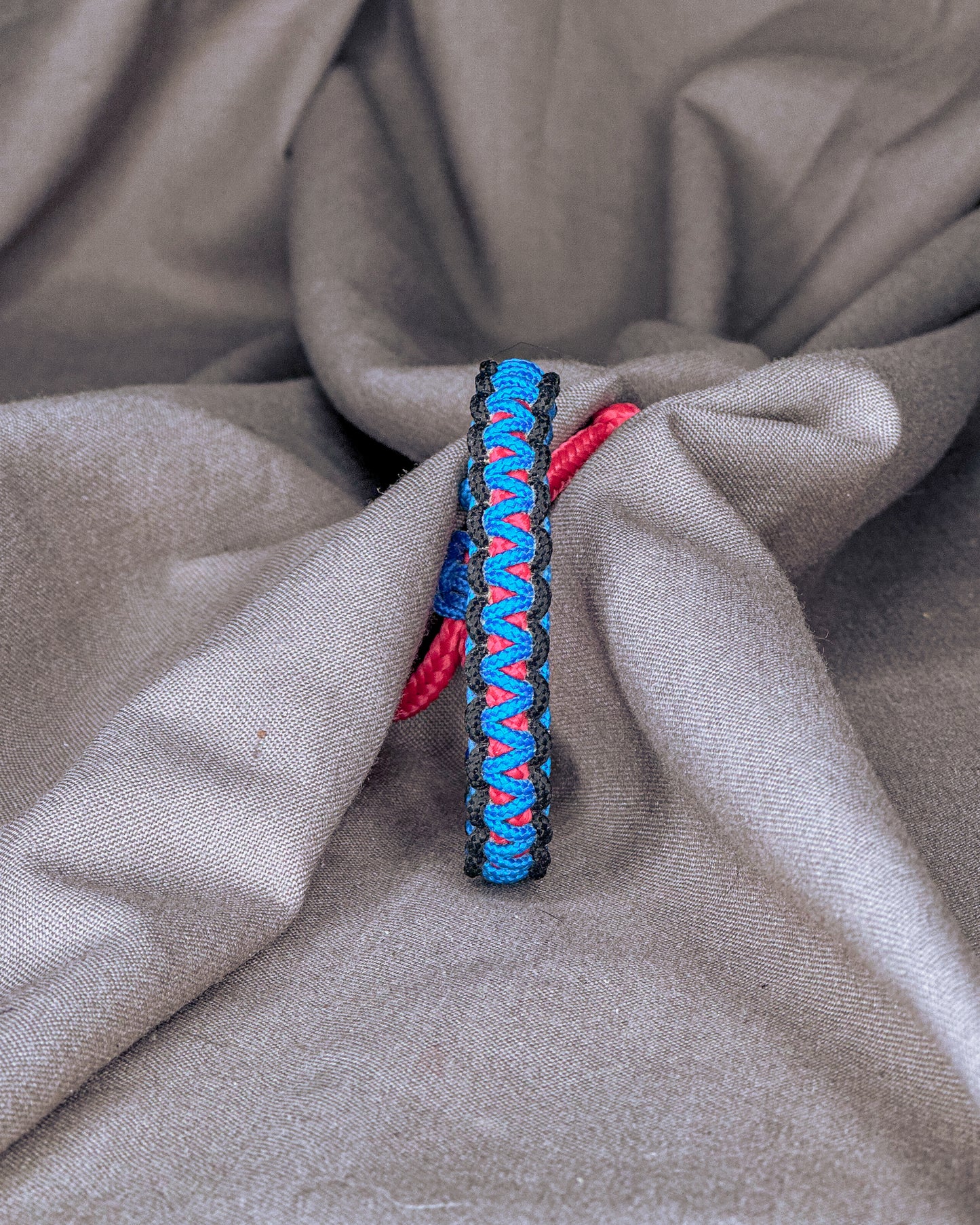 Dvispalvė apyrankė