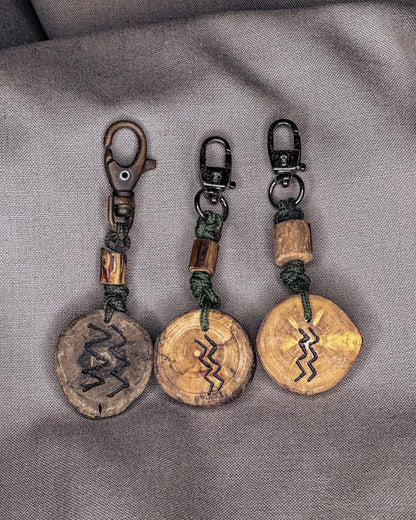 Baltų simbolių pakabukai