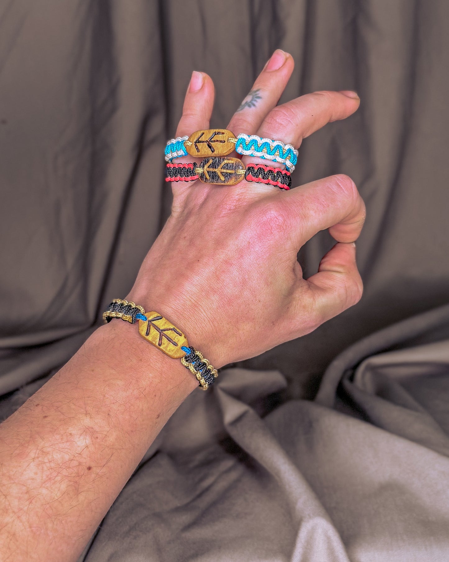 Vilties Vikingų runų apyrankė