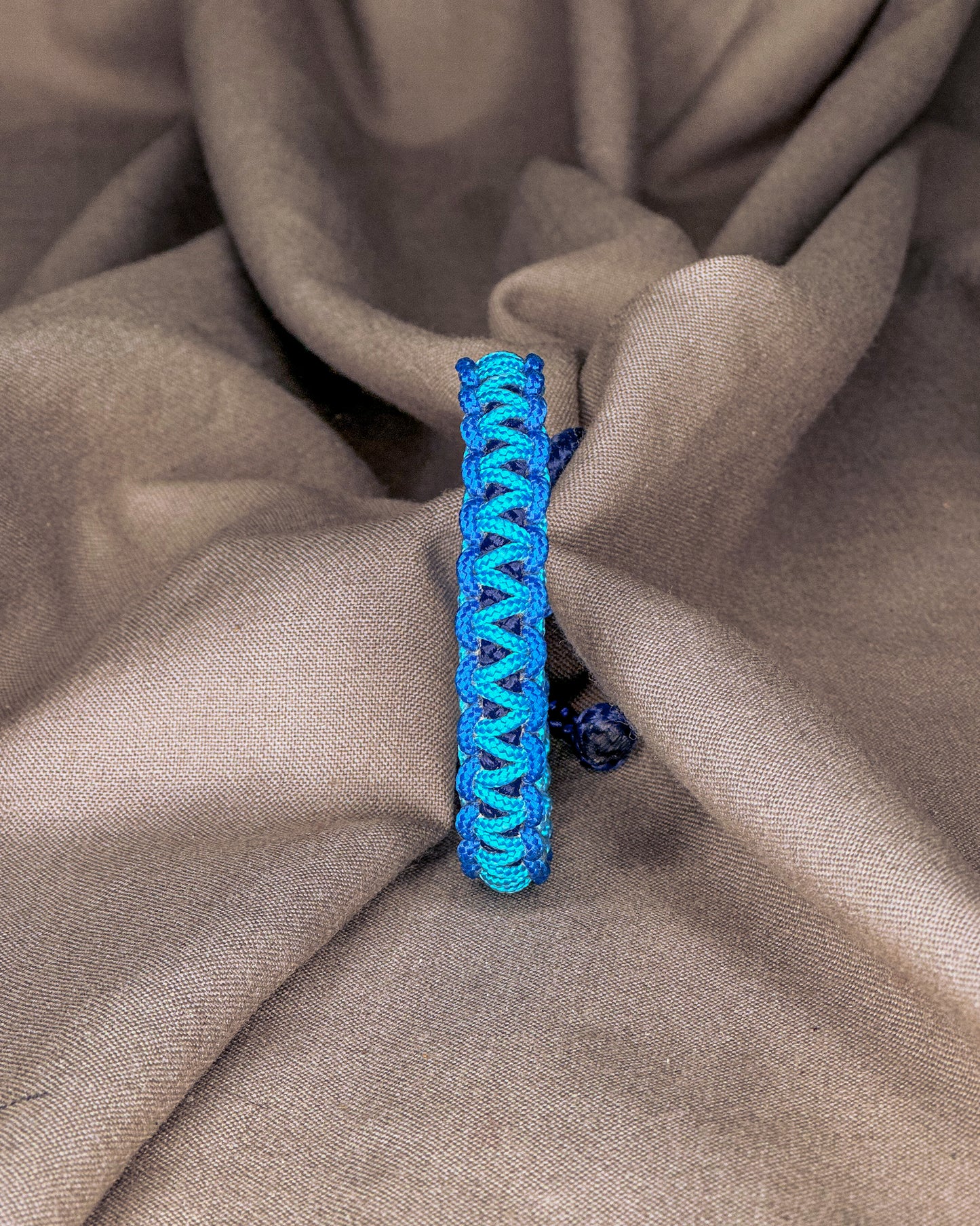 Dvispalvė apyrankė