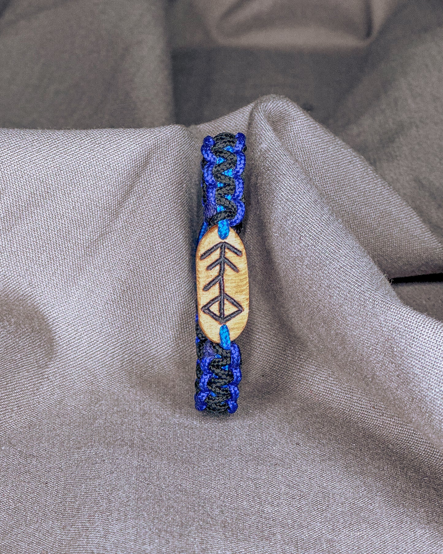 Muzikos Vikingų runų apyrankė