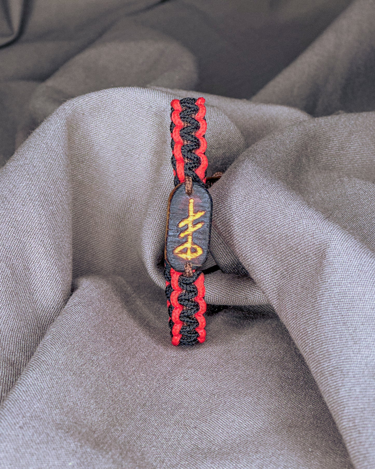 Kūrybos Vikingų runų apyrankė