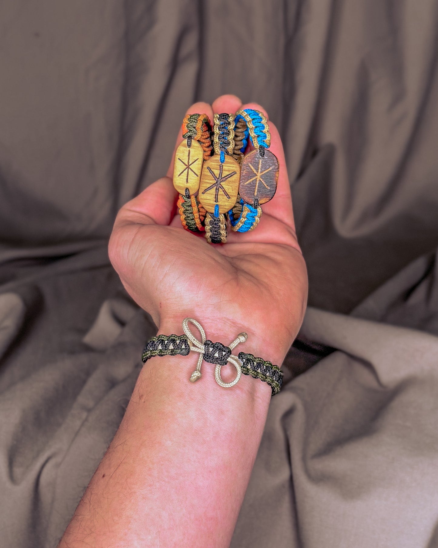 Stiprybės Vikingų runų apyrankė