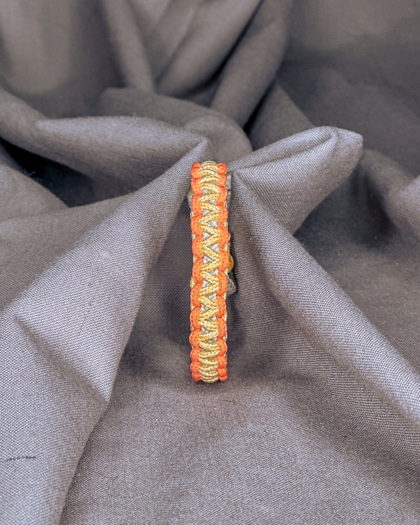 Dvispalvė apyrankė