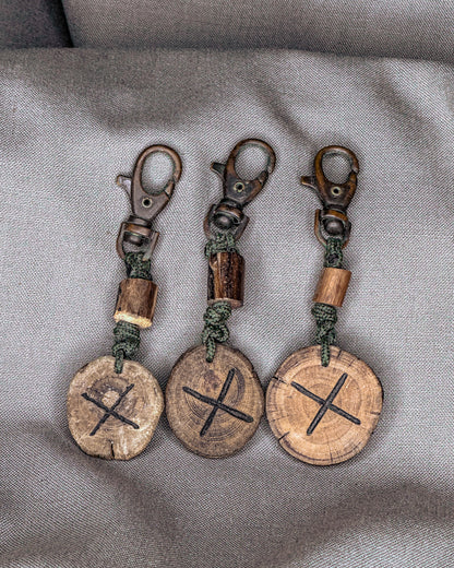 Baltų simbolių pakabukai