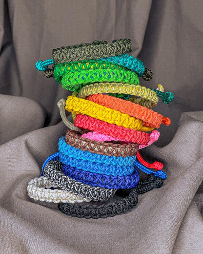 Vienspalvė apyrankė