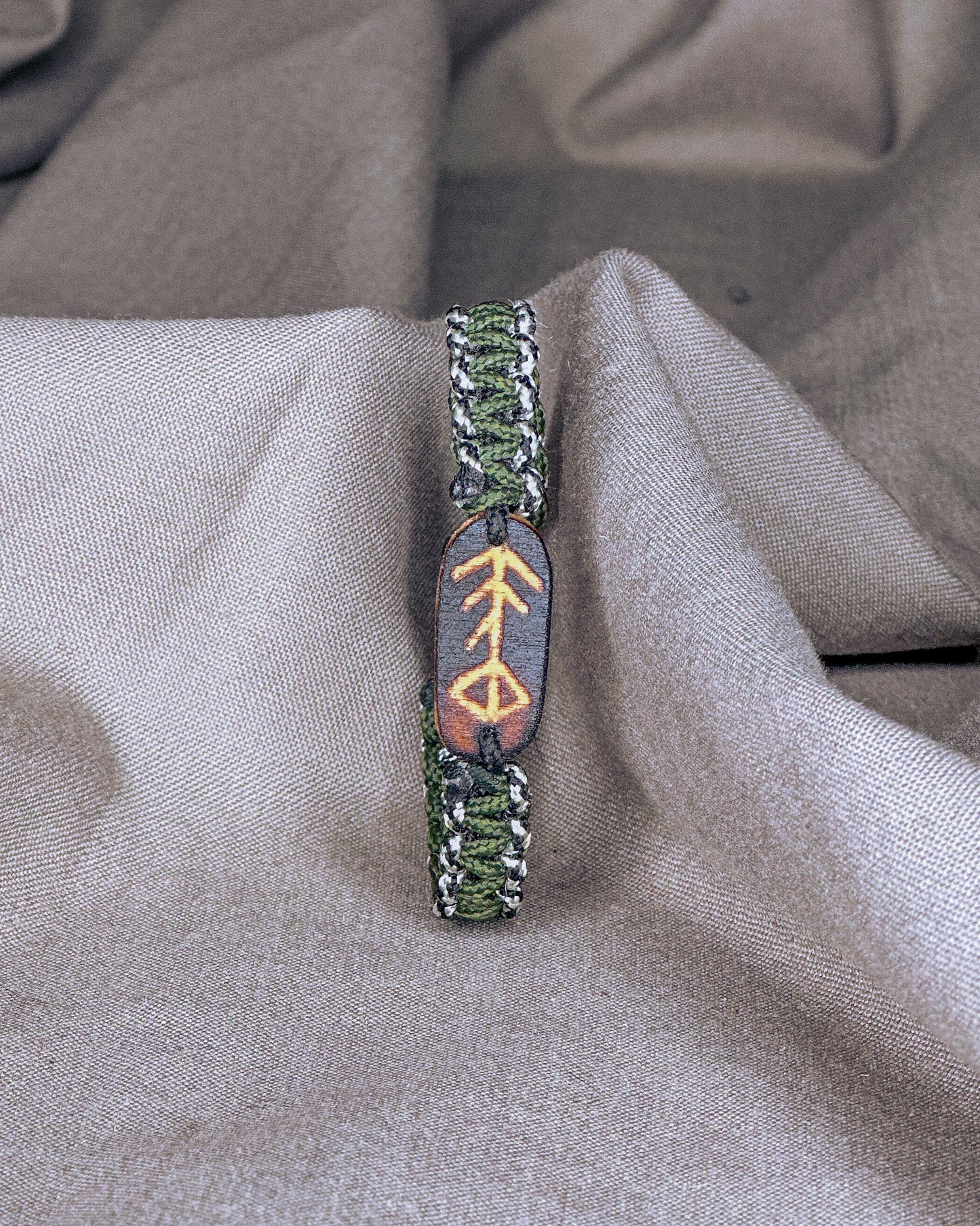 Muzikos Vikingų runų apyrankė