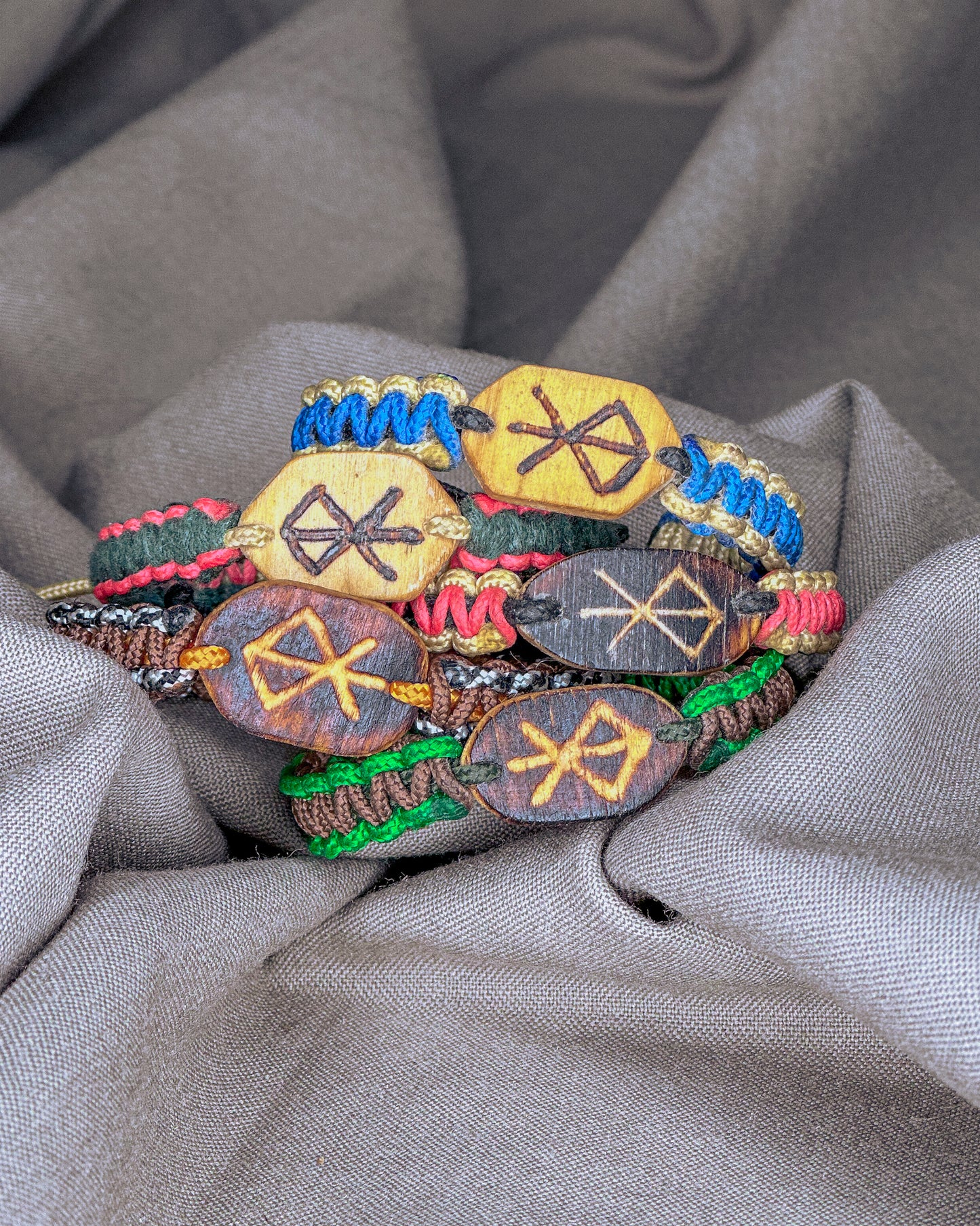 Drąsos Vikingų runų apyrankė